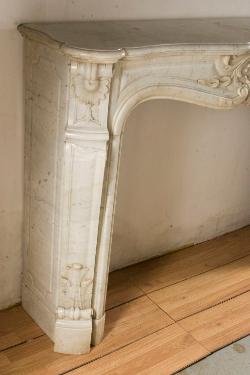 Régence Style White Carrara Marble Fireplace In Excellent Condition In Montreal, QC