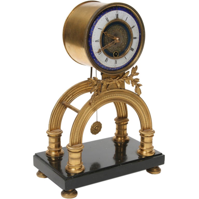 Rare horloge d'époque Louis XVI en émail et bronze doré