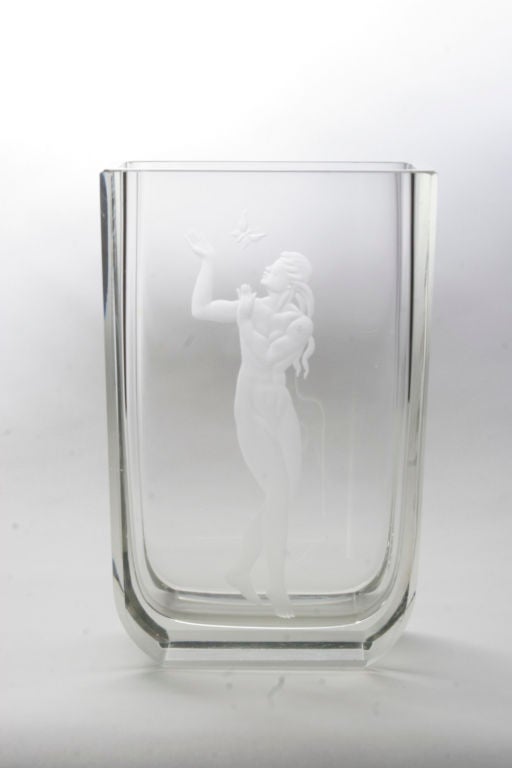 Art Deco Etched Glass Vase In Excellent Condition In Montreal, QC