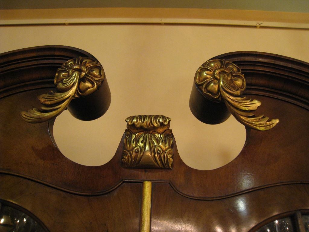 Georgian Style Walnut  and Parcel Gilt Breakfront Bookcase In Good Condition In Montreal, QC