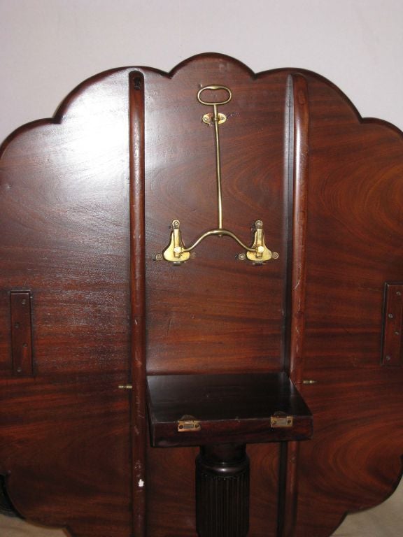Regency Mahogany Tilt Top Supper Table In Good Condition For Sale In Montreal, QC
