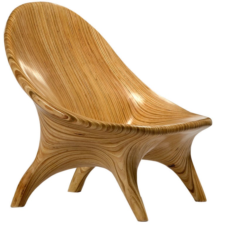 "Poltrona Suave" lounge chair by Julia Krantz
