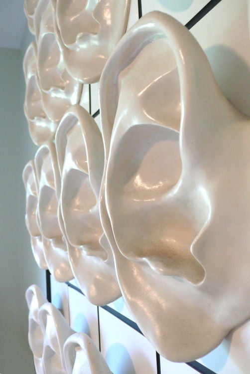 Plaster Elizabeth Hart Wall Sculpture - Entendons Nous