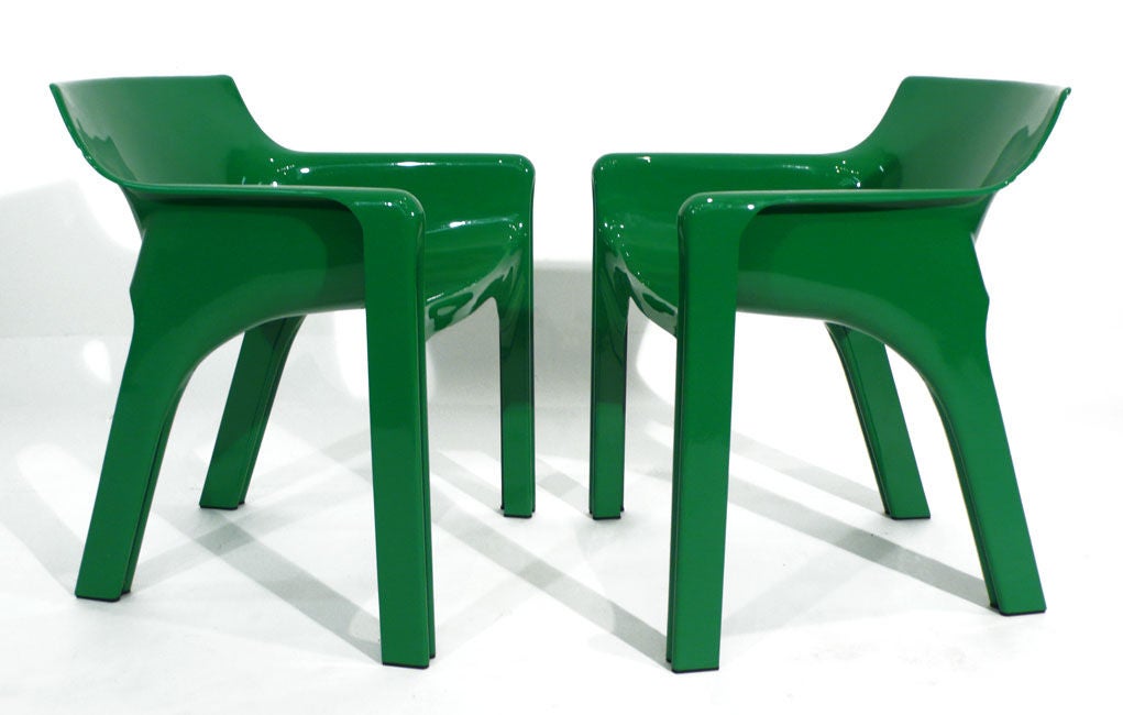 Plastic Vico Magistretti Table and Chairs