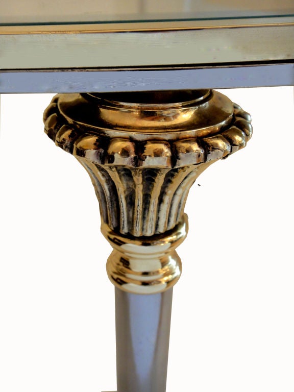 Mid-Century moderno Tavolino da caffè rotondo in acciaio lucido e ottone di Maison Jansen in vendita