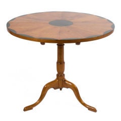 Round Tilt -Top Table
