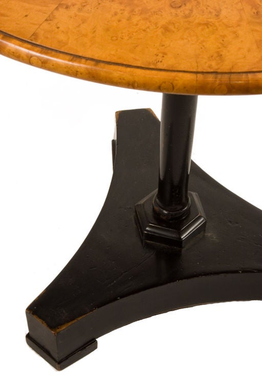 Biedermeier Side Table with a black base and round top in Birch.