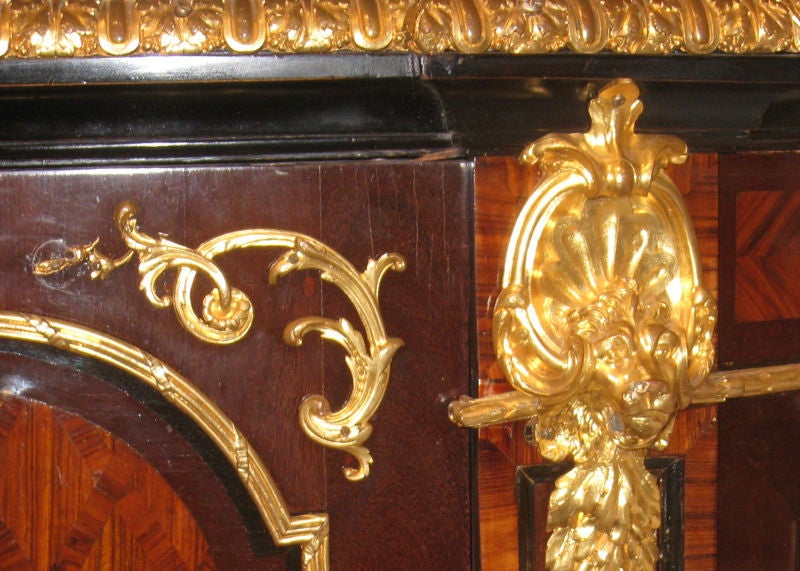 Demilune-Beistellschrank im Louis-XVI.-Stil mit Marmorplatte im Zustand „Gut“ im Angebot in New York, NY