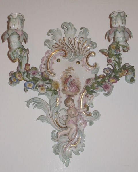 Pair of Antique Meissen Porcelain Wall Lights After Watteau In Excellent Condition In New York, NY