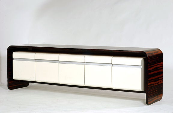 Credenza by Michel Boyer designed in 1969 for the Rothschild Bank in Paris, a landmark commission for which Boyer created several designs.
Edition TFM/Mobilier National.