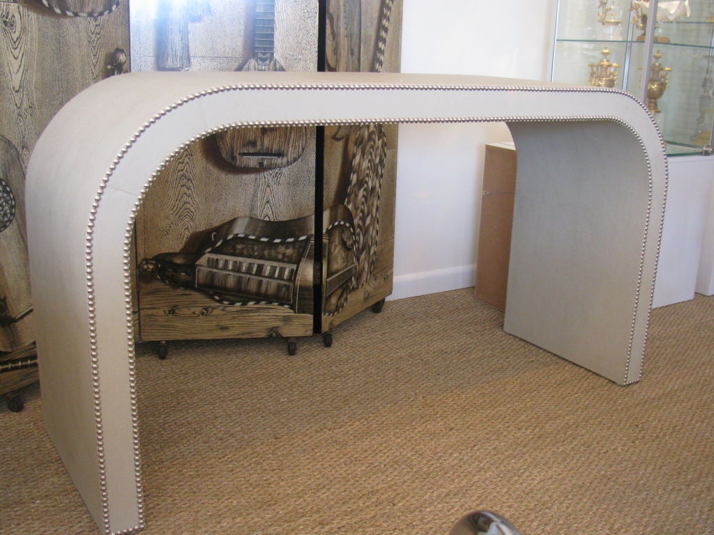 Waterfall Console Table with rounded edges upholstered in top quality faux shagreen and studded on the sides.
Mid-Century Modern classic design.
In good used condition with some wear to the Console.

F-550-335-83rd

 