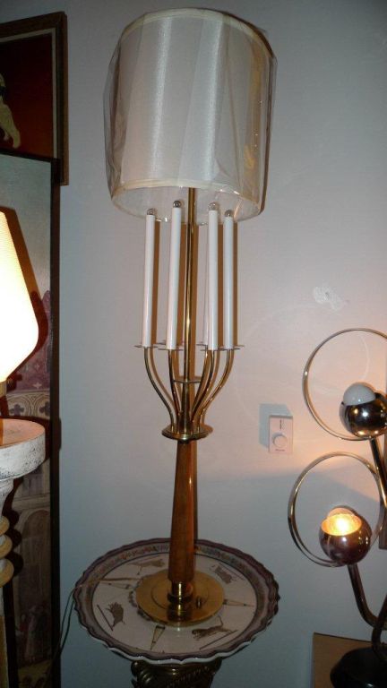 Candelabro de mesa alto de latón y teca Estadounidense en venta