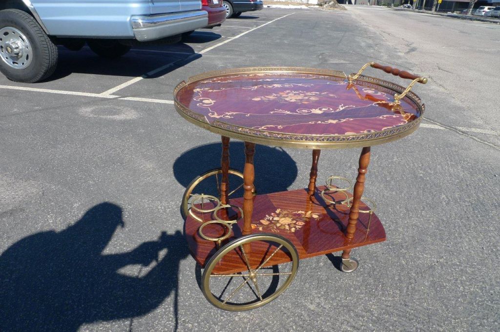 Vintage Italian Tea Cart / Serving Trolley In Excellent Condition In Hanover, MA