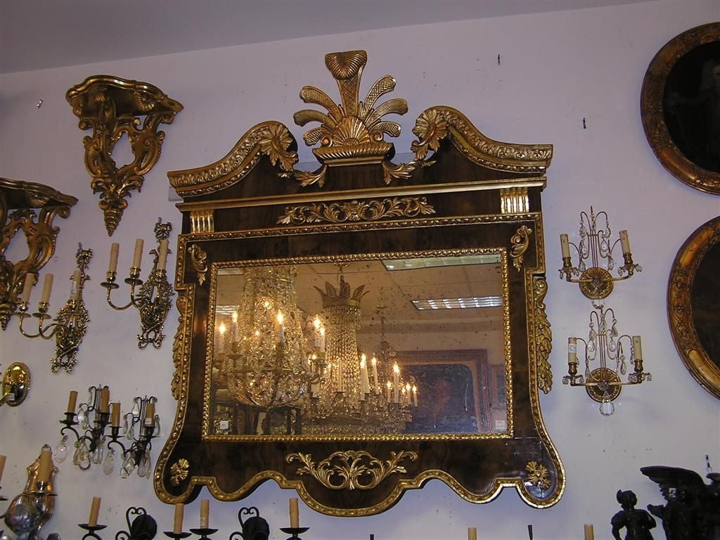 Dorato Coppia di specchi inglesi Chippendale in radica di noce dorata.  Circa 1770 in vendita