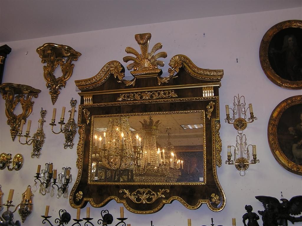 Coppia di specchi inglesi Chippendale in radica di noce dorata.  Circa 1770 in vendita 2
