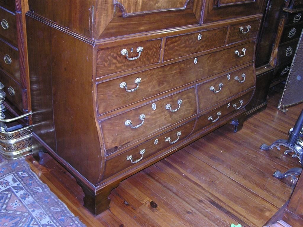 English Chippendale Mahogany Bombay Linen Press.  Circa 1770 For Sale 1