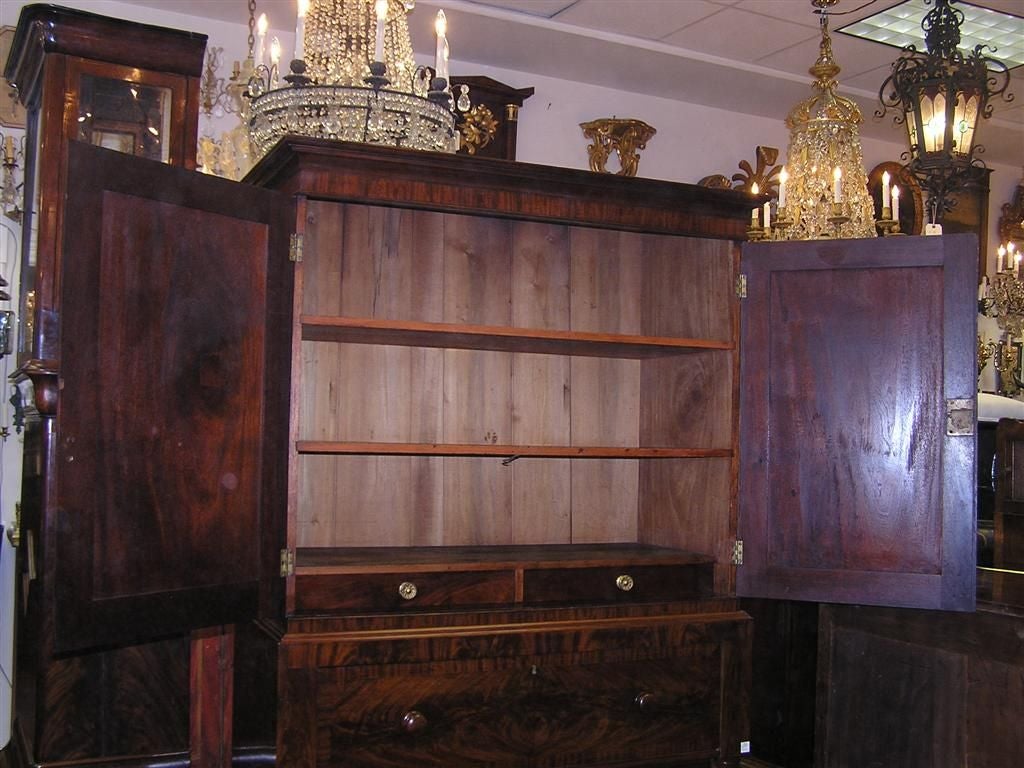 Early 19th Century American Mahogany Acanthus Carved Linen Press.  Norfolk, VA. Circa 1820 For Sale