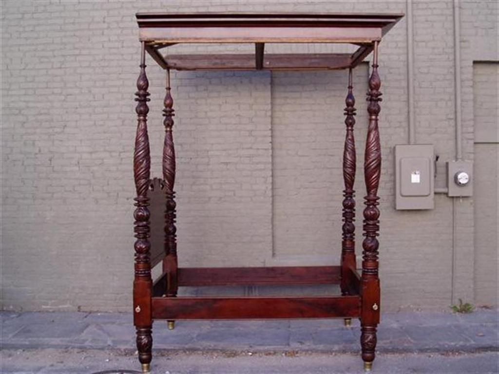 Early 19th Century American Mahogany Classical Acanthus Carved Four Poster Tester Bed.  Circa 1815 For Sale