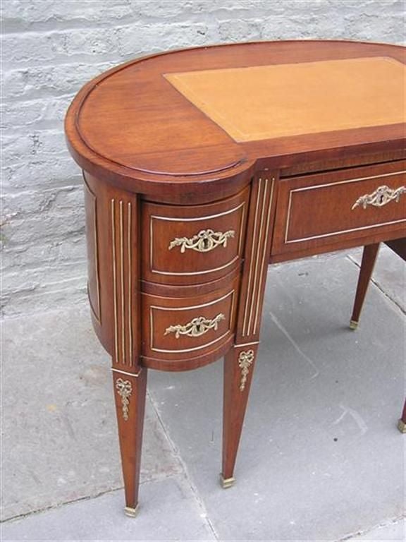 Ladies Writing Desk In Excellent Condition In Hollywood, SC