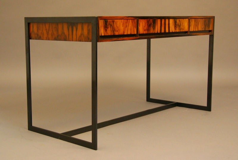 Pau-Brasil and pewter flatbar desk