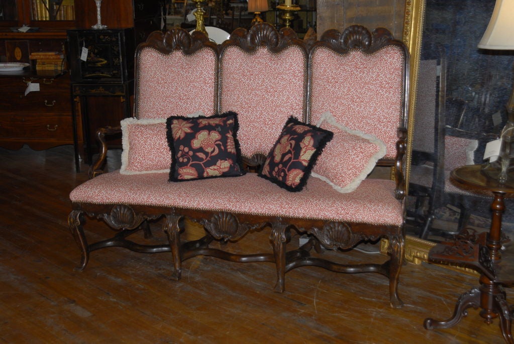 18th Century  Italian Carved Walnut Settee For Sale 2