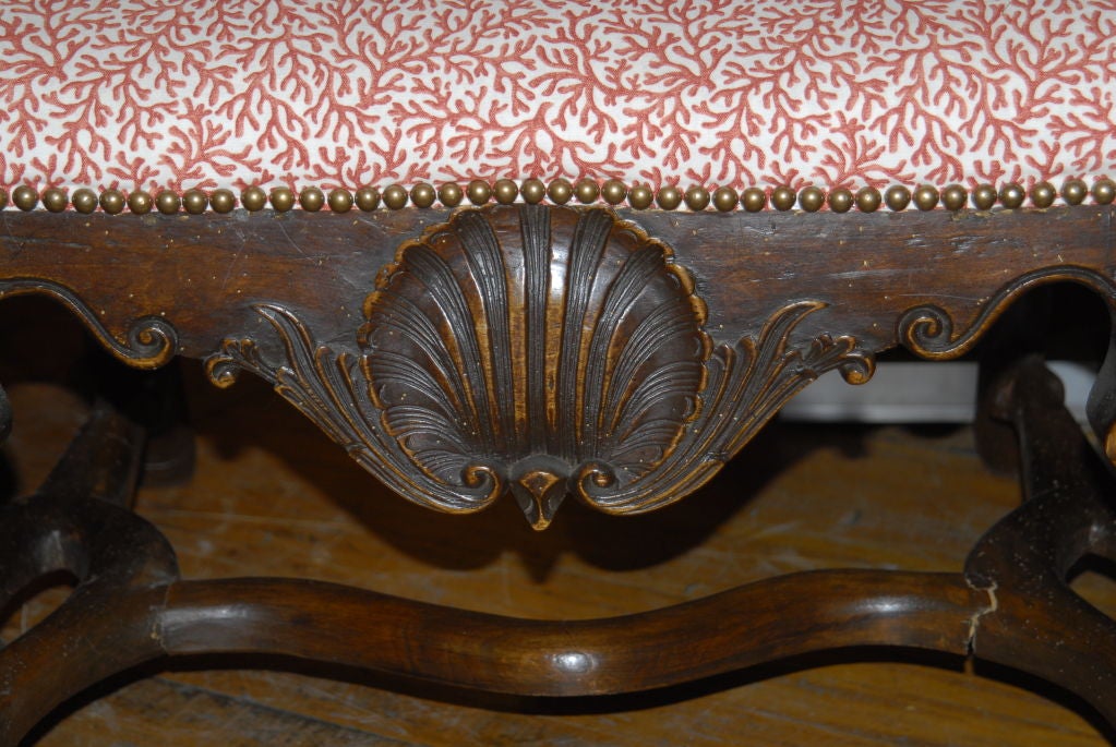 18th Century  Italian Carved Walnut Settee For Sale 1