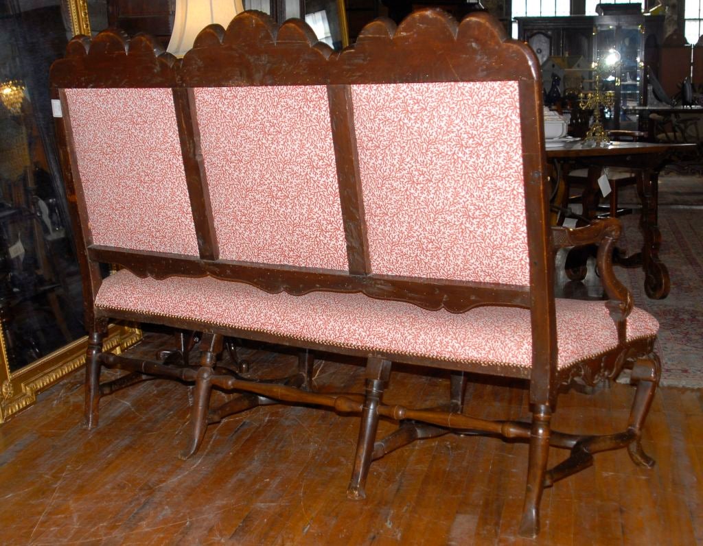 18th Century  Italian Carved Walnut Settee For Sale 4