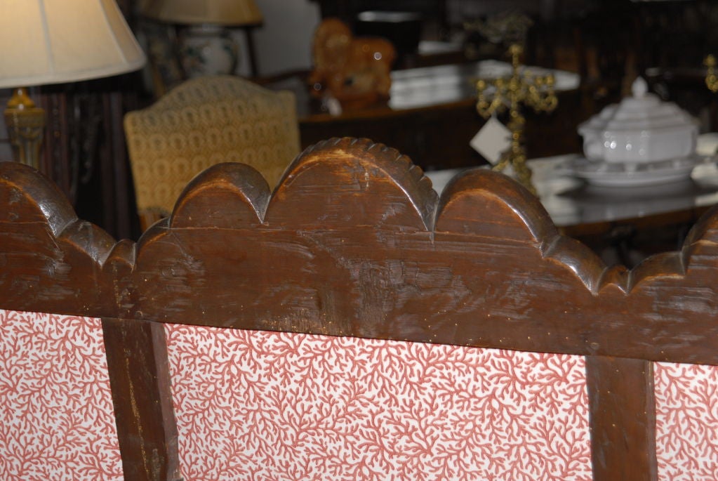 18th Century  Italian Carved Walnut Settee For Sale 5