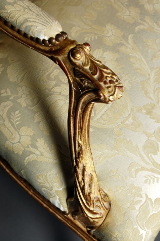 Canapé de style italien Louis XV en bois de hêtre en vente 1