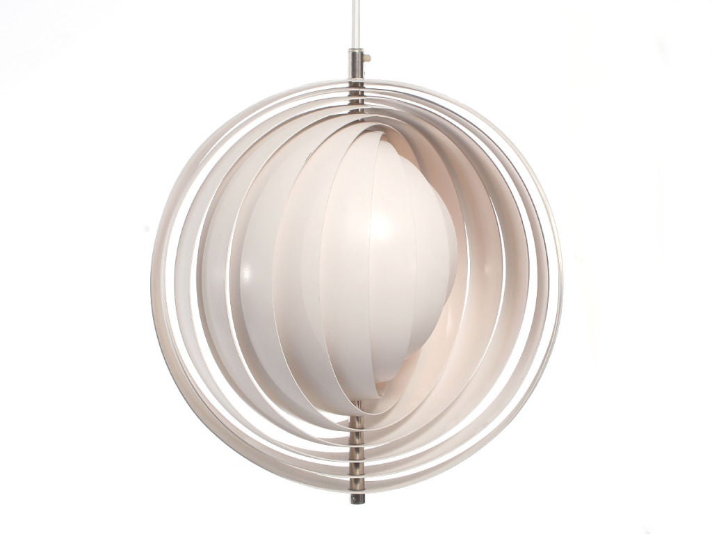 A white metal ceiling lamp comprised of ten adjustable, layered hoops. Design by Verner Panton for Louis Poulsen