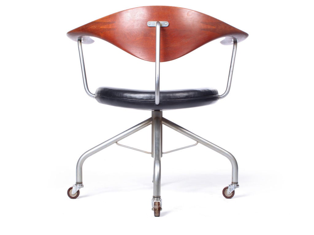 The Swivel Chair by Hans J. Wegner In Excellent Condition In Sagaponack, NY