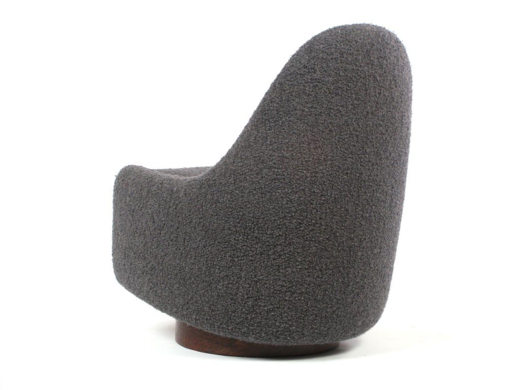 Rock and Swivel Slipper Chair designed by Milo Baughman In Excellent Condition In Sagaponack, NY