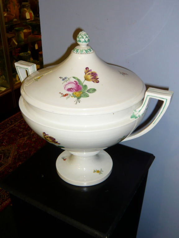 Royal Vienna Porcelain Tureen *SATURDAY SALE* In Good Condition For Sale In Middleburg, VA