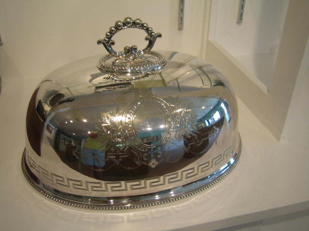 BEAUTIFUL ENGLISH SHEFFIELD PLATED LARGE MEAT DOME WITH FINE GREEK KEY PATTERN TO THE LOWER EDGE AND FINE ENGRAVED DECORATION AROUND THE VACANT CARTOUCHE ON BOTH SIDES OF THE MEAT DOME