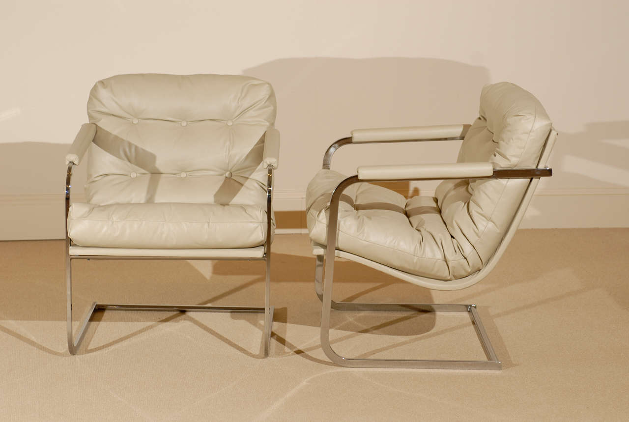 Pair of Milo Baughman Style Vertical Flat Bar Lounge Chairs In Excellent Condition For Sale In Atlanta, GA