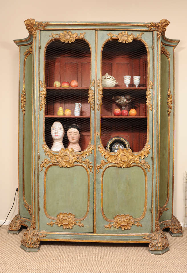 Italian cupboard 18th Century In Good Condition For Sale In Amsterdam, NL