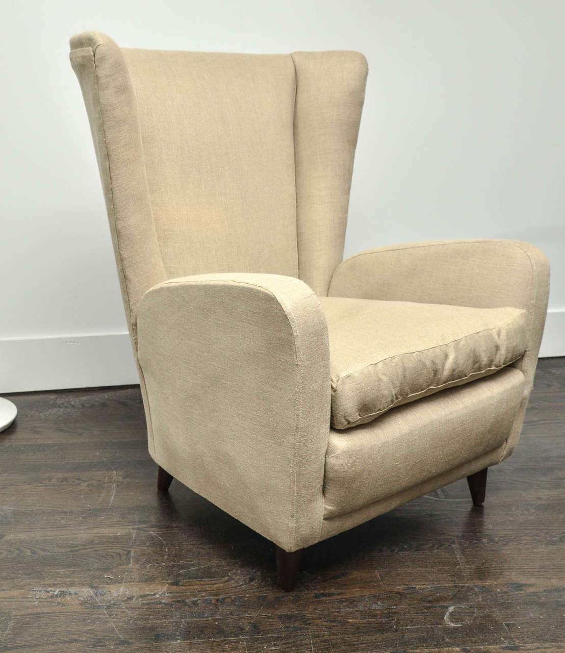 Set of two armchairs by Paolo Buffa.
Provenance: Hotel Bristol Merano.
Newly Upholstered in Linen
