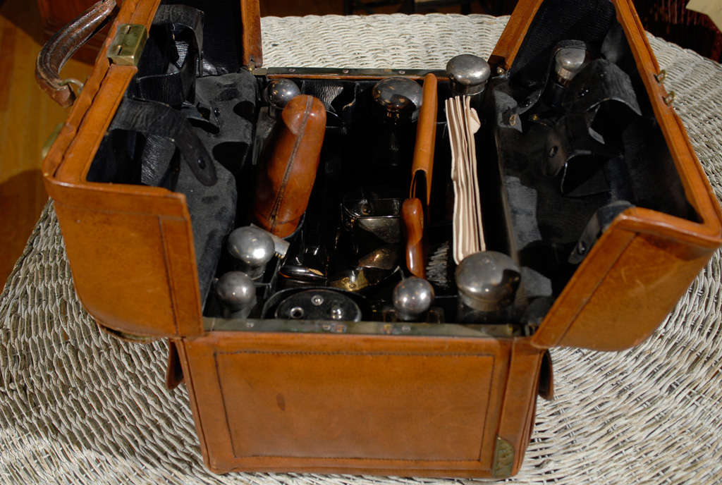Early 20th Century English Gentleman's Traveling Necessaire 1