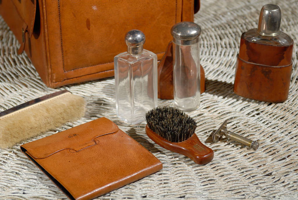 Early 20th Century English Gentleman's Traveling Necessaire 2