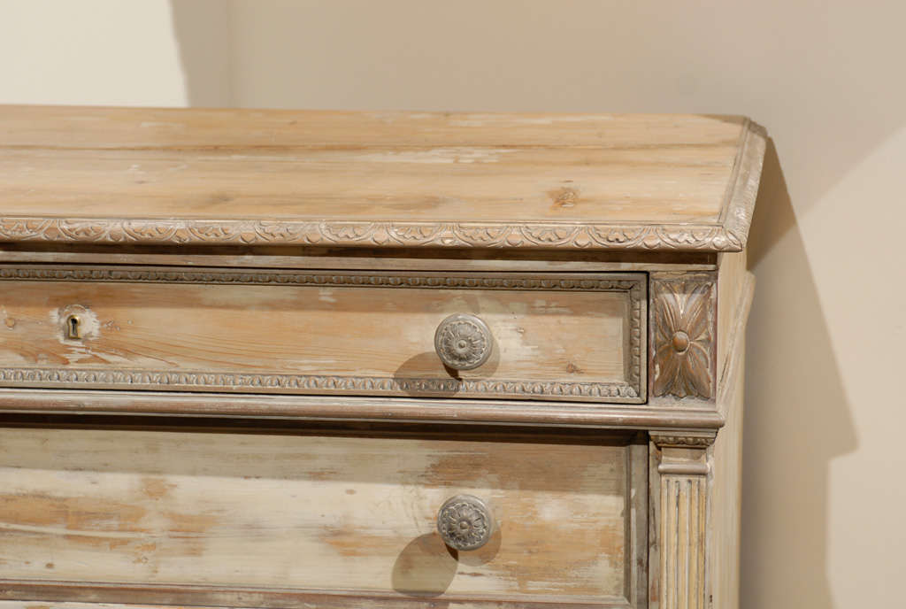 Neoclassical Italian 1820s Patinated Four-Drawer Chest with Classical Details and Claw Feet