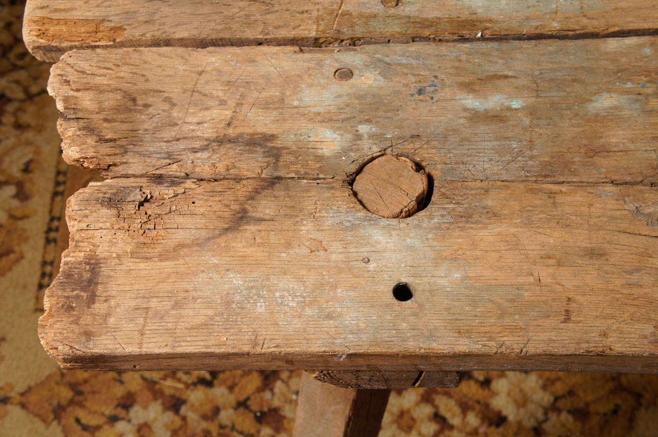 Klappbarer Arbeitstisch mit Hahnentrittmuster aus dem frühen 19. Jahrhundert (amerikanisch) im Angebot