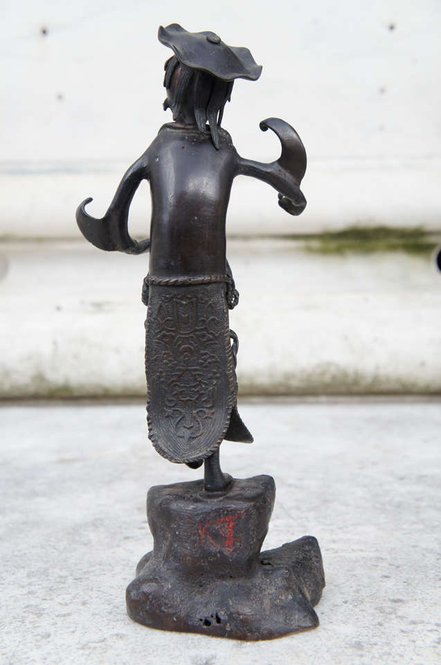 19th Century Chinese Bronze Dancing Figure In Good Condition For Sale In Hudson, NY