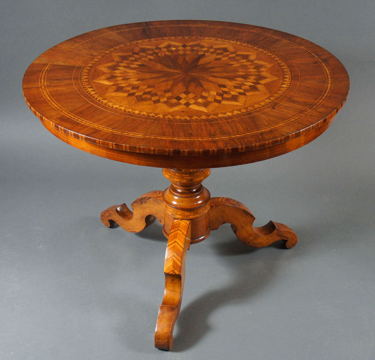 Single Centre Table with Marquetry In Excellent Condition For Sale In Hudson, NY