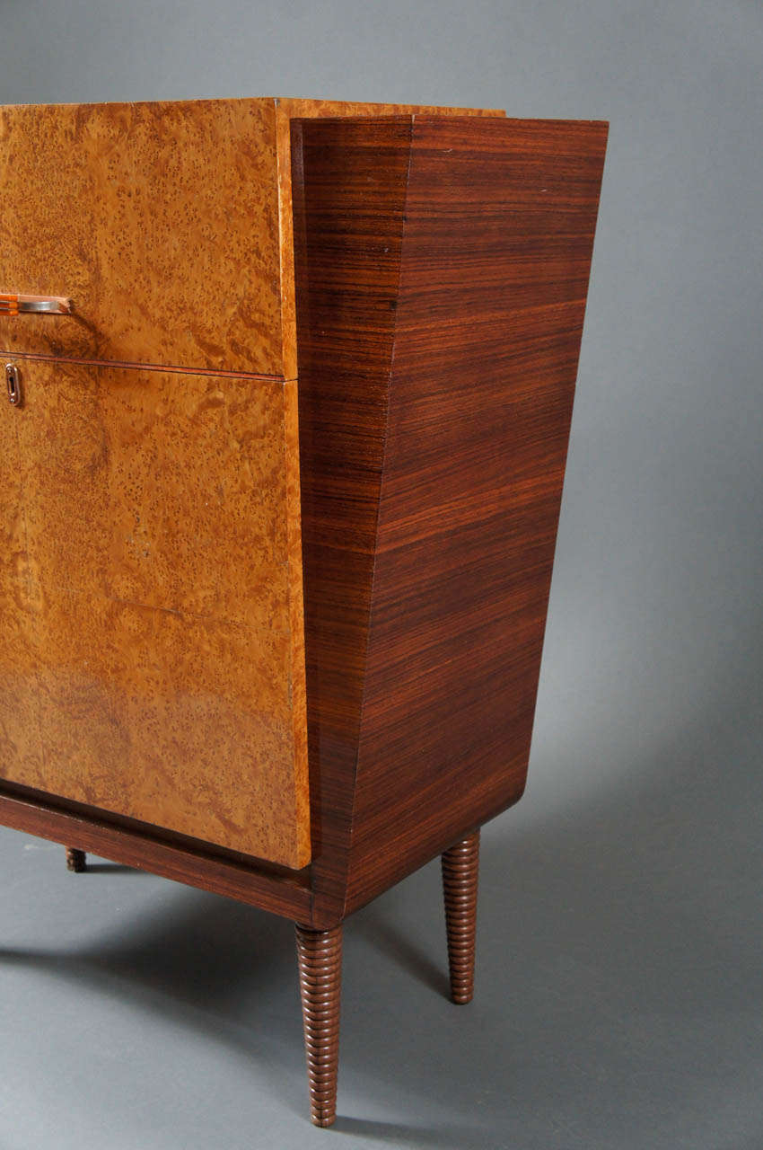 Italian Deco 1930s Burl Wood Bar with Glass Shelf In Excellent Condition For Sale In Hudson, NY