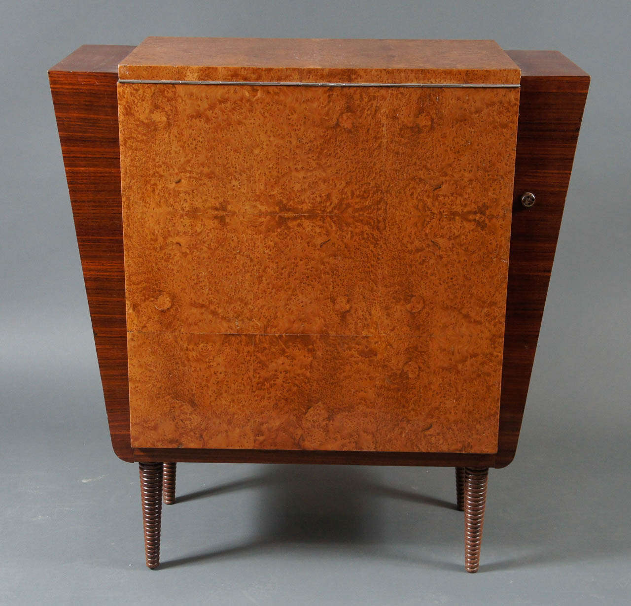 Italian Deco 1930s Burl Wood Bar with Glass Shelf For Sale 4