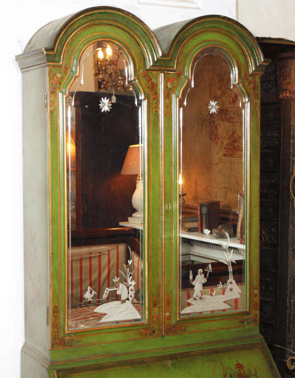 Appealing small size, etched mirror doors, five drawers.