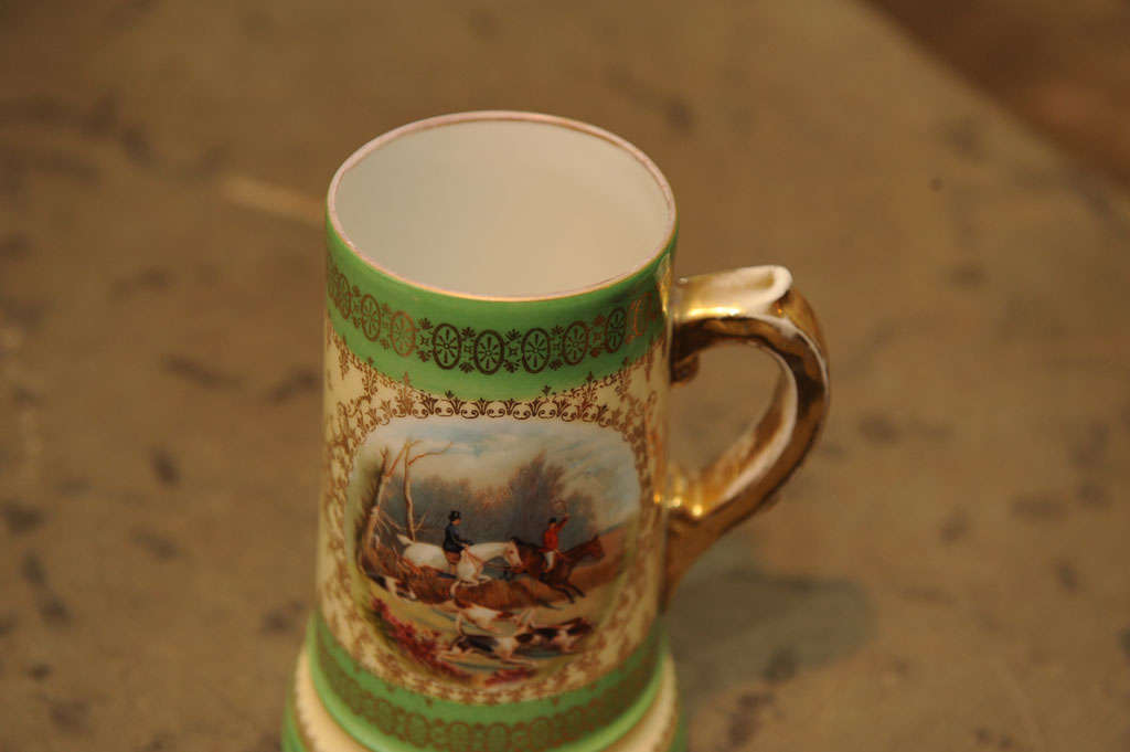 Parcel Gilt and Painted Enamel Porcelain ‘Hunt Scene’ Tankard In Excellent Condition In San Francisco, CA