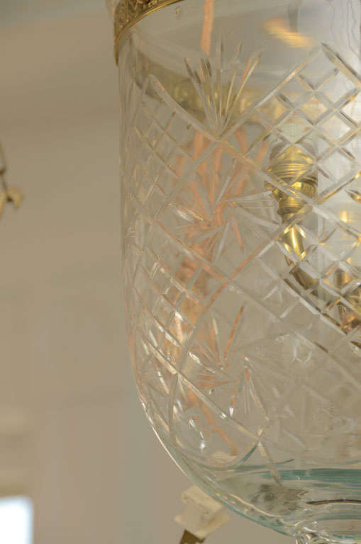 Laiton Lampe à suspension en forme de cloche gravée avec détails en laiton en vente