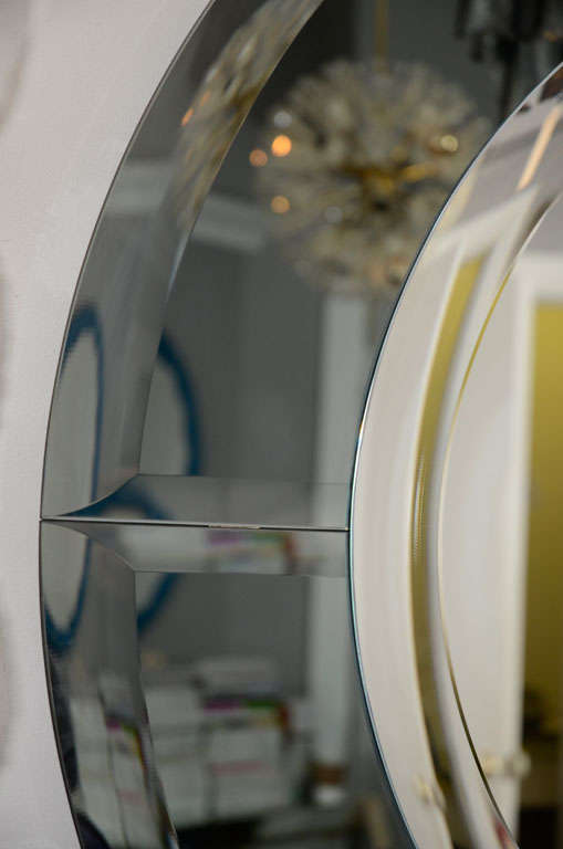 Miroir rond personnalisé avec bordure en verre fumé à la manière de Karl Springer Neuf - En vente à New York, NY