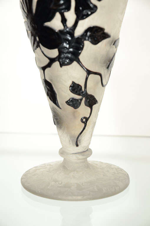 Français Vase Art Déco Daum Freres « Clematis et Papillons » en vente